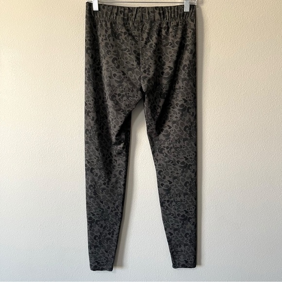 CAbi #3212 Tea Lounge Safari Leggings Charcoal Gray Animal Print Size Small - Picture 5 of 10